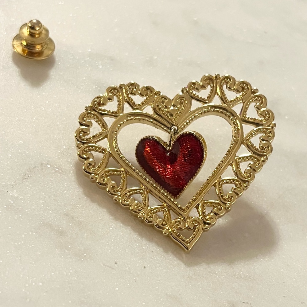 Vintage Avon Ruby Red Enamel Dangle Heart Gold Tone Brooch Pin